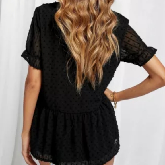 🍁New boutique ruffle Swiss dots deep v top - Picture 3 of 11